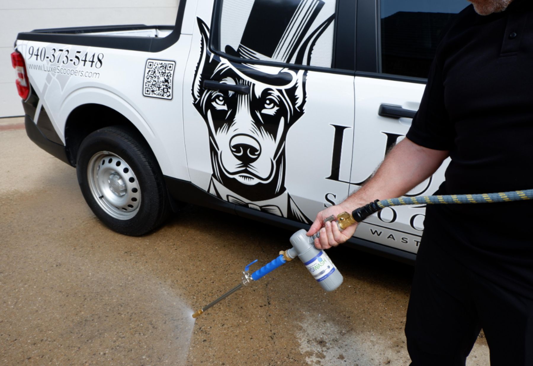 The Luxe Way  —  Sanitizer & Deodorizer         A Fresh, Clean Solution